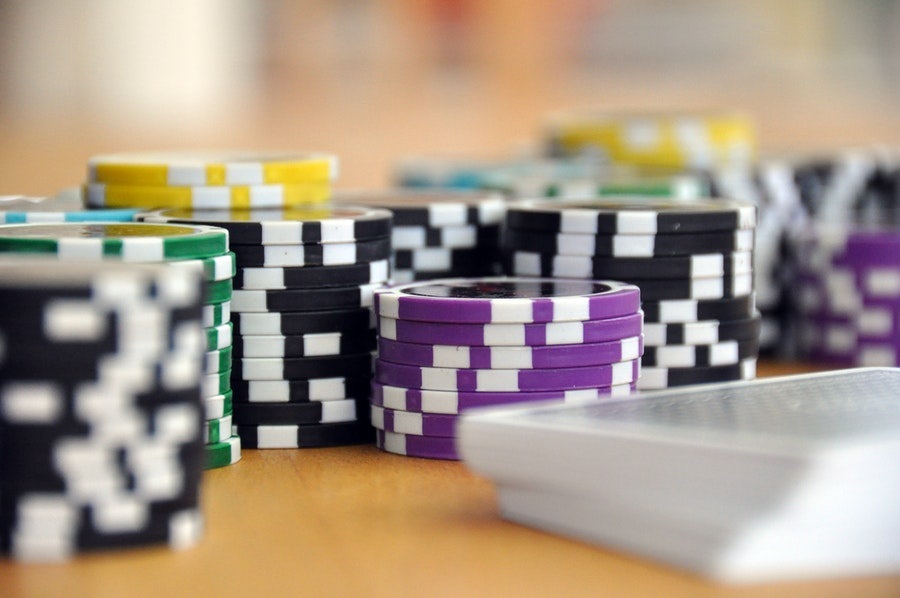 Benefits of Having an Online Casino Account Than Play for Free